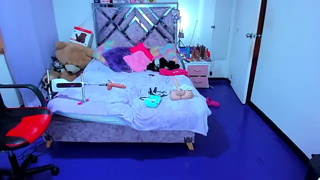 Luna Analya online show from April 16, 10:45 pm