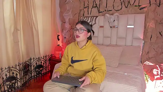 Snapshot of Jade_Nmm chatting on October 14, 1:14 pm Jade Nmm online show from October 14, 1:14 pm