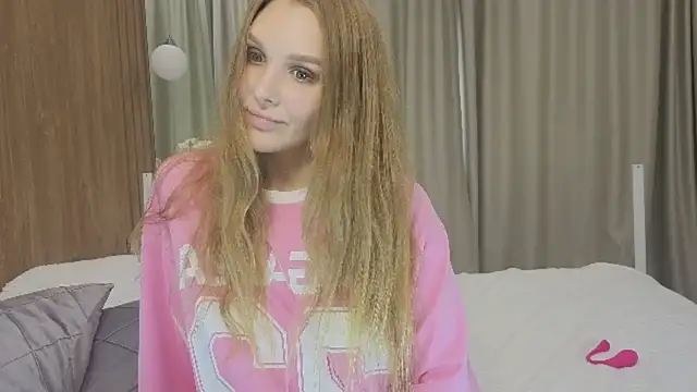 Snapshot of Brigitte_Bardot chatting on October 28, 9:37 am Brigitte Bardot online show from October 28, 9:37 am