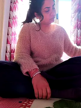 queenbuggi online show from February 6, 9:12 am