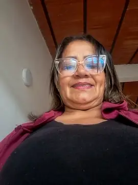 Vickysweeeettt online show from April 18, 9:04 pm