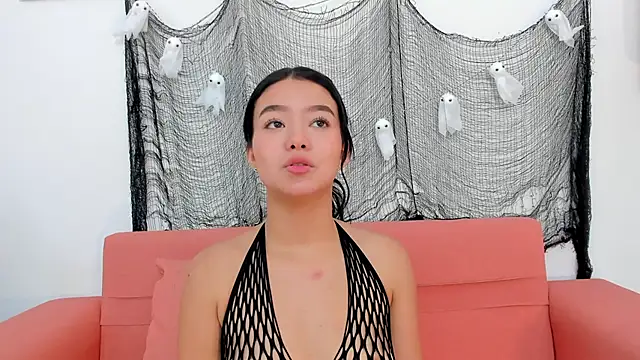 Snapshot of scarletross_ chatting on October 10, 2:44 pm scarletross  online show from October 10, 2:44 pm