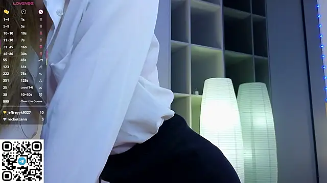 Quinavelle online show from February 15, 7:51 am