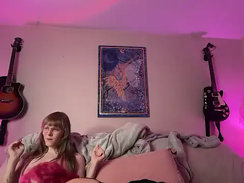 Snapshot of leiamegan chatting on September 16, 1:13 am leiamegan online show from September 16, 1:13 am