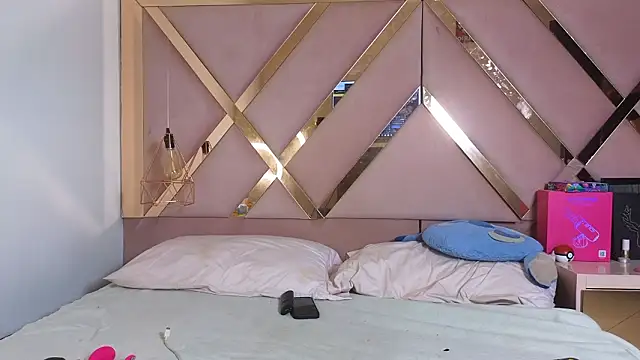 Sophia moo  online show from March 20, 6:40 am