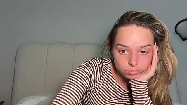 KayleeBella online show from April 14, 7:14 pm