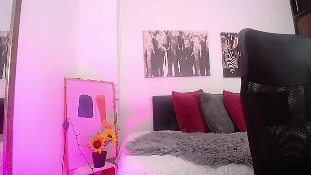 Snapshot of PaulinaTaylor3 chatting on September 20, 7:23 pm PaulinaTaylor3 online show from September 20, 7:23 pm