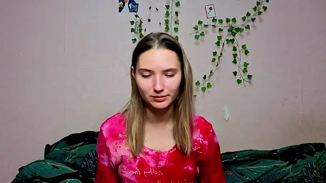  kikiclark   online show from December 18, 8:57 pm