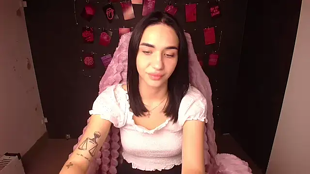 Snapshot of Bella_Night4 chatting on October 22, 6:40 am Bella Night4 online show from October 22, 6:40 am