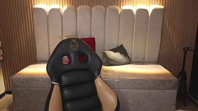  Mia Evans 1 online show from January 8, 7:40 pm