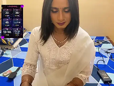 LuvLayla online show from April 22, 8:17 pm