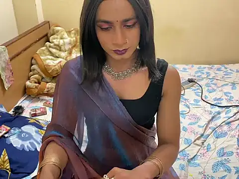 LuvLayla online show from February 17, 8:30 pm