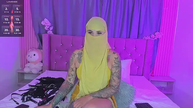 Nayla-Mouna online show from April 16, 9:14 pm