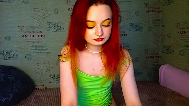 Snapshot of emi_less chatting on October 13, 12:08 pm emi less online show from October 13, 12:08 pm