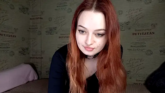 Snapshot of emi_less chatting on October 17, 4:21 pm emi less online show from October 17, 4:21 pm