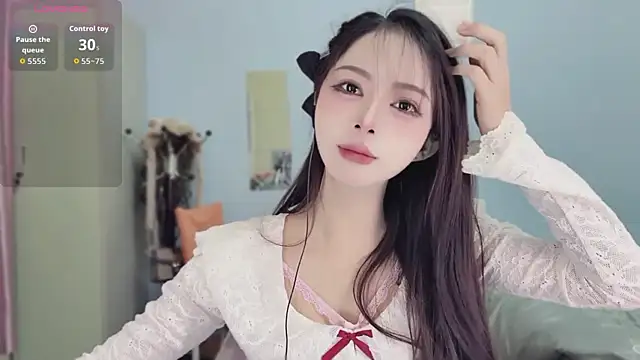 Sue101010 online show from December 18, 1:32 am