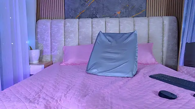 mia scot online show from April 14, 12:27 pm