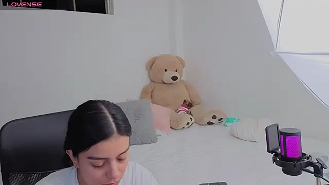 valerihouse online show from January 13, 1:33 am