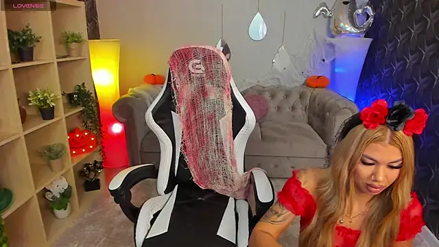 xPuka online show from October 31, 6:23 pm