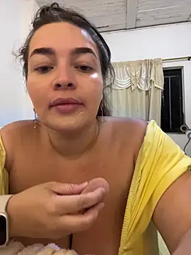 Snapshot of sarahreyess_11 chatting on October 30, 3:31 am sarahreyess 11 online show from October 30, 3:31 am