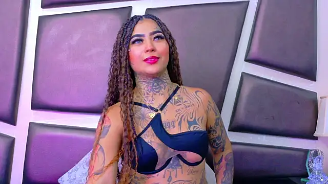EmilieLake online show from May 15, 9:50 pm
