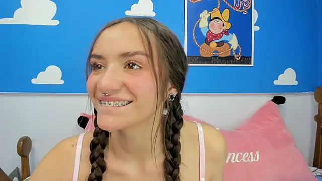 Snapshot of foxy_angie chatting on September 8, 6:18 pm foxy angie online show from September 8, 6:18 pm