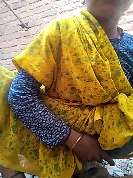 Idhika Handoo online show from April 17, 4:14 am