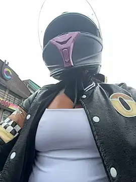 AlannaEvons online show from February 6, 9:29 pm