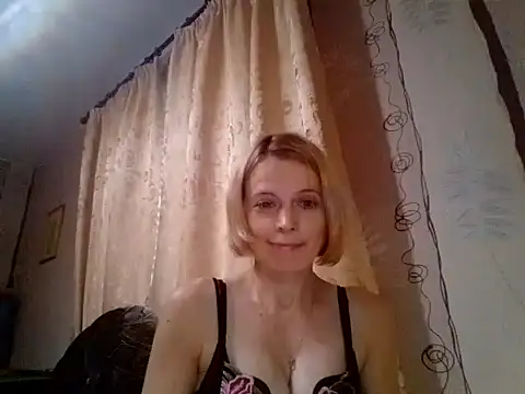 LiluXRose online show from October 20, 1:36 pm