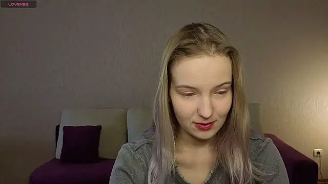 HongTomczak online show from April 13, 7:53 am