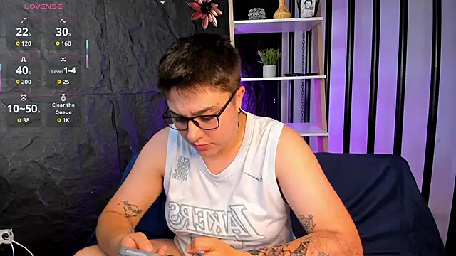 Snapshot of IanGilbert chatting on October 16, 9:39 pm IanGilbert online show from October 16, 9:39 pm