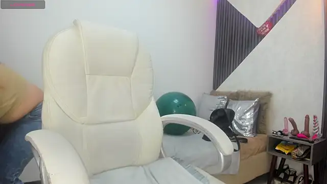 roxana santini online show from December 18, 3:06 pm