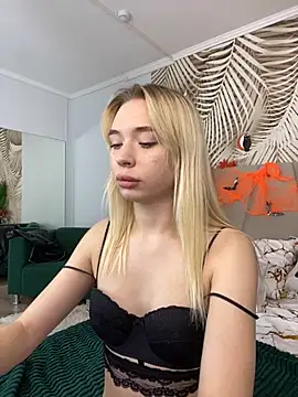Snapshot of RachelColon chatting on October 27, 1:39 pm RachelColon online show from October 27, 1:39 pm
