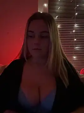 ItsLxsa online show from April 15, 7:36 pm