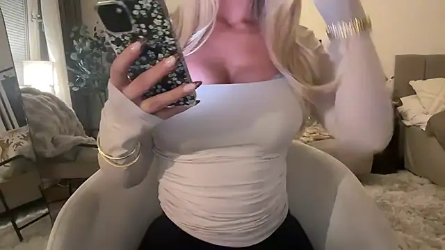 Snapshot of swedishbabe2025 chatting on October 23, 8:04 pm swedishbabe2025 online show from October 23, 8:04 pm