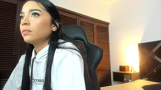iamCharlotte19 online show from July 8, 1:13 pm