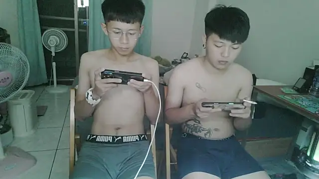 zhu000000 online show from April 19, 2:39 pm