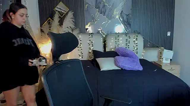 SarahCastro1  online show from February 25, 4:00 am