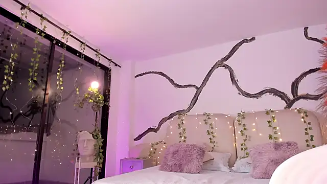 SarahCastro1  online show from October 16, 6:05 am