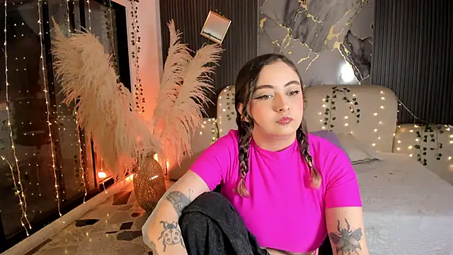 SarahCastro1  online show from January 8, 4:49 am