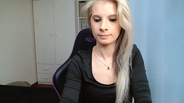 KristineGlow online show from June 8, 2:18 pm