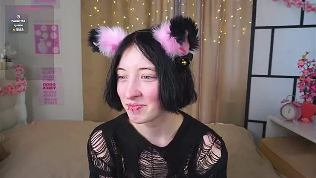 JuanaFriesz online show from April 8, 9:11 am