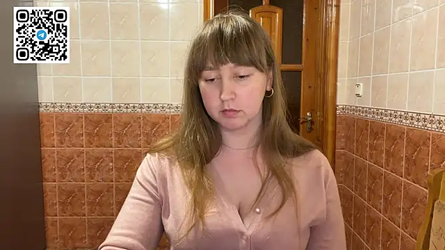 MaroonMoon  online show from April 18, 7:51 pm