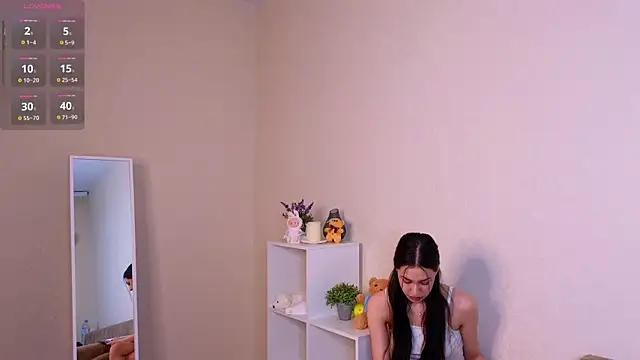 miacuteeee online show from October 24, 5:09 pm