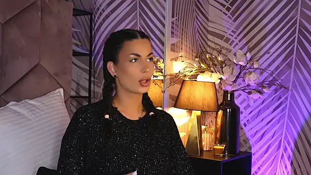 EvaRhea online show from December 4, 4:04 am