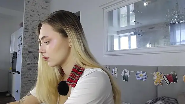 LunaMillie online show from September 23, 5:38 am