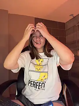 Sky Junne online show from March 13, 5:47 pm