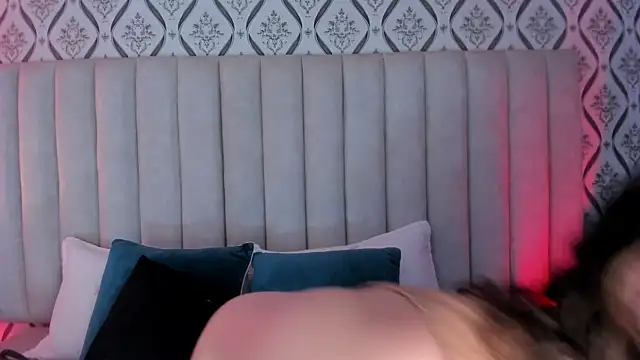 Sky Junne online show from April 11, 5:49 pm