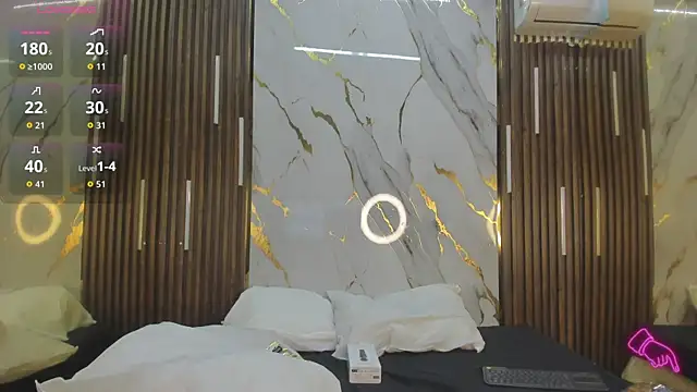 VictoriaDuart online show from April 4, 8:07 pm