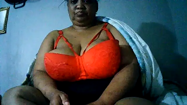 Snapshot of Yellobonepussy chatting on October 20, 7:50 pm Yellobonepussy online show from October 20, 7:50 pm
